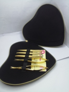 Pinzas para Cejas de Acero Inoxidable con Baño de Oro, Paquete de 5 Piezas, con Tijeras y Estuche Personalizado en Forma de Corazón, Venta al Por Mayor - Product Image 2