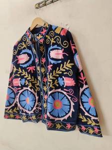 Veste d'extérieur réversible en velours de coton fait main pour femme, motif floral matelassé, broderie Suzani, style bohème ethnique vintage, collection automne/hiver - Product Image 3