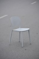 Silla de Comedor Contemporánea sin Brazos TM01, Respaldo de Malla Plástica |   Sillas Apilables de Polipropileno con Patas Metálicas de Lujo para Bistro, Restaurante y Hotel