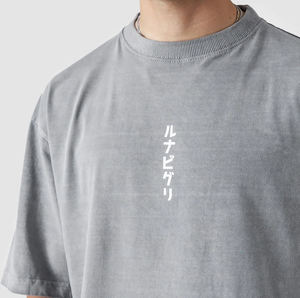 เสื้อยืดไหมพรมสีเทาแบบเรียบสไตล์ญี่ปุ่นลายกราฟิกชิปปุเด็นทรงโอเวอร์ไซส์แนวสตรีทแวร์อนิเมะทรงหลวม - Product Image 3