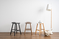 Elegante Taburete y Otomana de Madera Maciza de Nogal Contemporáneo y Duradero para Dormitorio, Hotel, Apartamento, Barra de Desayunos