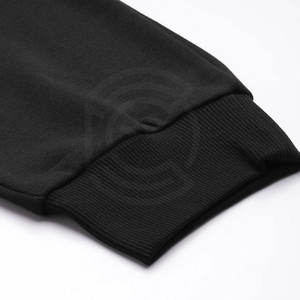 ชุดวอร์มผู้ชายทรงหลวมใส่สบาย เหมาะสำหรับการเดินทางหรือกิจกรรมเบาๆ ด้วยเนื้อผ้านุ่มและลุคสบายๆ - Product Image 5