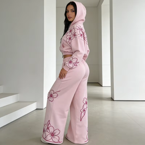 Ensemble de survêtement pour femme brodé floral, sweat à capuche court et pantalon large, style streetwear décontracté rose, manches longues, fermeture éclair sur le devant - Product Image 3