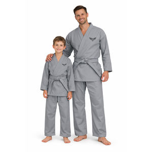 Conjunto de Uniforme de Karate Gris Personalizado 2026 para Hombres y Niños, Traje de Entrenamiento de Artes Marciales de Algodón 100% Premium, Venta al Por Mayor - Product Image 1