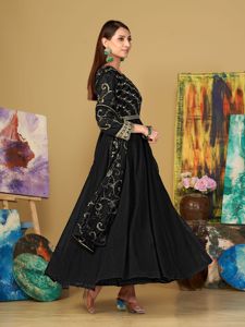 Costume Anarkali noir abordable pour femme, manches 3/4, en crêpe de georgette extensible, séchage rapide, semi-couture, idéal pour les fêtes et mariages - Product Image 5
