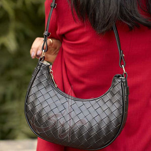Sac à bandoulière pour femme en similicuir fait main, imperméable, avec fermeture éclair, design écologique et tendance, vente en gros, quantité importante - Product Image 6