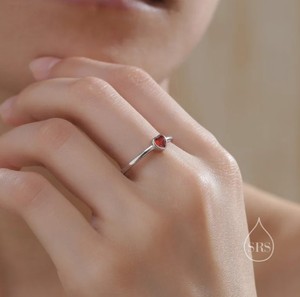 Anillo de Plata de Ley con Corazón Rojo Granate y Circonita Cúbica, Talla Ajustable, Anillo de Corazón Pequeño, Anillo de Corazón Rojo Pequeño, Anillo de Corazón Pequeño con Circonita Cúbica Roja - Product Image 5