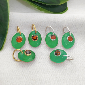 Colgante de Ónix Verde Ovalado de 10x8mm con Doble Piedra, Plata de Ley Bañada en Oro, con Anilla de Salto, Amuleto de Ónix Verde, Joyería Curativa - Product Image 1