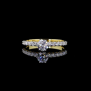 Bague solitaire en diamant de laboratoire VVS taille ronde en or 18 carats - Product Image 1