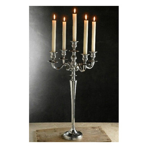 Candélabre sans flamme en fer poli de qualité supérieure à plusieurs bras avec gouttes de cristal suspendues pour centre de table domestique et hôtelier - Product Image 2