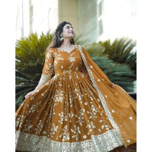 ATRACTIVE GEORGETTE BORDADO Y SECUENCIA BATA DE TRABAJO PANTALÓN CON DUPATTA AMARILLO - Product Image 1