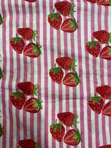 Tissu en coton camburic écologique en gros avec imprimés fraises vibrants pour vêtements de mode pour garçons, rideaux et sacs - Product Image 5