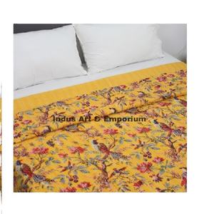 Colcha kantha de algodón con estampado ajrakh hecha a mano India hermosa colcha kantha floral - Product Image 1