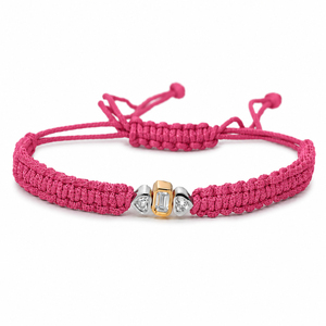 Bracelet en macramé plaqué or rhodié 14 carats avec diamants CVD de laboratoire F VVS VS, pierre centrale taille émeraude et pierres latérales taille cœur - Product Image 6