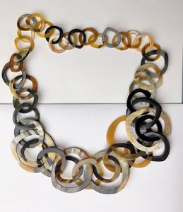 Collier en corne de buffle artisanal, durable et moderne, couleur naturelle, vente en gros, colliers uniques en corne - Product Image 3