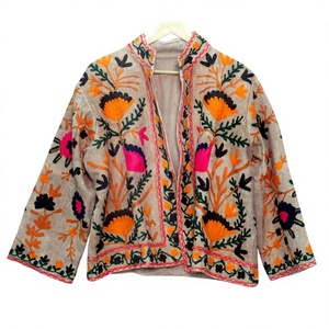 เสื้อแจ็คเก็ตโบฮีเมียนแบบกลับด้านได้สำหรับผู้หญิง ฤดูหนาว ผ้าฝ้ายถักปักลายซูซานี งานฝีมืออินเดียแบบใหม่ ขายส่ง - Product Image 1