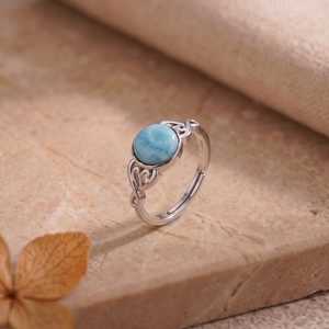 Vente en gros de bagues fines en argent sterling 925 avec pierre précieuse Larimar ronde et moissanite, bijoux religieux pour femmes, prix d'usine - Product Image 3