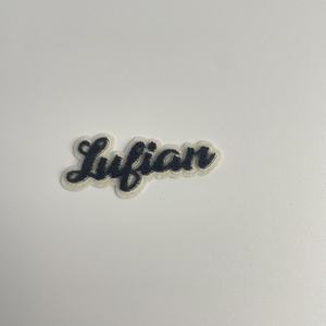 Parche Bordado Personalizado de Fábrica, Insignia Termoadhesiva con Logotipo para Ropa, Bolsos, Gorras, Sombreros y Prendas, Marca Privada - Product Image 3