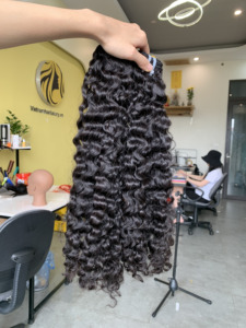 Extensiones de Cabello Humano Rizado Euroasiático Vietnamita 100% Virgen Remy de Trama Única - Product Image 6