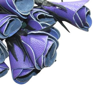 Flogger de piel de oveja hecho a mano con hebilla de acero y mango equilibrado de 2.5 cm de ancho con caída suave para principiantes y uso avanzado - Product Image 6