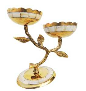 Support de bougie en forme d'arbre doré avec un design floral et des accents de feuilles pour la décoration de la maison - Product Image 3