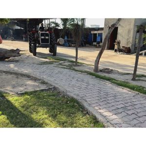 Tractor Massey Ferguson MF 385 2WD de 85 HP de Grado de Exportación con Motor Diésel de Bajo Consumo para Uso Agrícola, Fabricado en Pakistán - Product Image 2