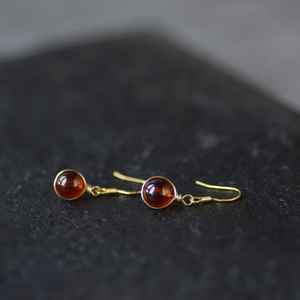 ต่างหูห้อยประดับโกเมน หินประจำเดือนมกราคม ต่างหูแฮนด์เมดสไตล์มินิมอล ของขวัญสำหรับเธอ เงินแท้ 925 ทอง 14k - Product Image 3