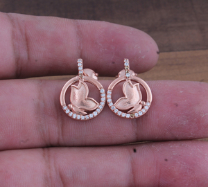 Boucles d'oreilles fantaisie plaquées or rose, design de créateur, en zircone cubique de luxe 925, forme unique, bijoux de mode pour femmes, vente en gros - Product Image 4