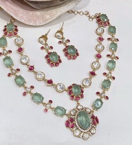 Ensemble collier et boucles d'oreilles en moissanite plaqué or de qualité supérieure, élégant et raffiné, pour un cadeau de mariage ou une tenue de soirée - Bijoux classiques pour femmes - Product Image 3