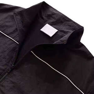 Conjunto Deportivo de 2 Piezas para Hombre, Chaqueta Cortavientos Impermeable y Resistente al Viento, Diseño de Parches, Ropa Deportiva para Correr, Estilo Urbano - Product Image 2