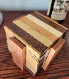 Juego de posavasos cuadrados de madera de nogal negro con soporte de exhibición diagonal, alfombrilla para bebidas, cojín para tazas de café, protector de superficie de mesa - Product Image 5