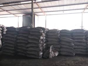 Polvo de Carbón Vegetal Negro Premium Mezclado con Incienso de Madera para la Elaboración de Agarbatti Religioso |   Enchufe Coriander |   Proveedor de Vietnam - Product Image 2