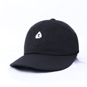 Gorra de Béisbol de Alta Calidad Personalizada de 5 Paneles con Visera Ligeramente Curvada, Logotipo de PVC, Impermeable, con Orificios Cortados con Láser - Product Image 4