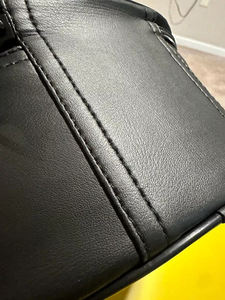 Monedero Redondo de Cuero Negro Royal Arch con Cremallera y Asa, Diseño Duradero para Bordados y Manualidades - Product Image 6