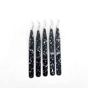 Pinzas de Precisión para Pestañas de Acero Inoxidable con Diseño de Puntos Negros y Punta Suave para Aplicación de Extensiones de Pestañas - Product Image 2