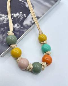 Collar de Cuentas de Resina Coloridas, Pieza de Joyería de Moda Única, Ideal para Regalos de Cumpleaños, Aniversarios y Ocasiones Festivas - Product Image 2