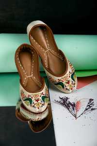 Chaussures Khussa pour femmes - Vente en gros 2026, Khussa décontractées de haute qualité pour femmes, avec des chaussures pour femmes de la meilleure qualité à 100% - Product Image 2