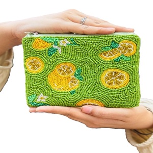 Pochette à monnaie perlée de créateur avec broderie florale et perles colorées tendance - Product Image 4