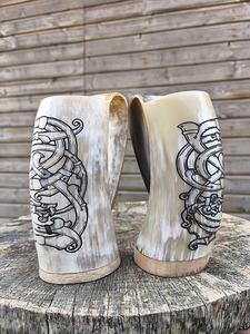 Jarra Vikinga de Cuerno de Lujo, Ecológica, Hecha a Mano con Materiales Orgánicos para Hidromiel, Cerveza Ale, Festivales Modernos de Navidad - Product Image 1
