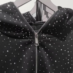เสื้อฮู้ดไหมพรมปักลายตัวอักษรประดับเพชรทั้งตัว แบบยูนิเซ็กซ์ ผ้าฝ้าย 100% ผ้าฟลีซหนานุ่ม สำหรับฤดูหนาว รับสั่งซื้อจำนวนมาก - Product Image 4