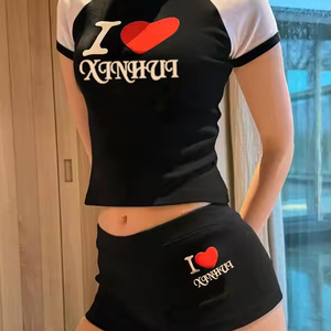 ชุดเซ็ตเสื้อครอปแขนสั้นคอกลมผ้าฝ้ายพิมพ์ลายพัฟฟ์แบบสลิมฟิต และกางเกงขาสั้น - Product Image 6