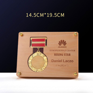 Soporte cuadrado para cápsulas de monedas de acrílico y madera Marco de exhibición de monedas de acrílico transparente Insignia Medalla Estuche magnético de acrílico - Product Image 4