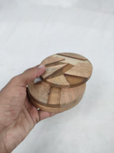 Sous-verres en bois de noyer avec bord naturel et résine époxy, faits à la main, épaisseur 10 mm, écologiques, qualité alimentaire, pour une ambiance rustique et chaleureuse à la maison - En promotion - Product Image 4