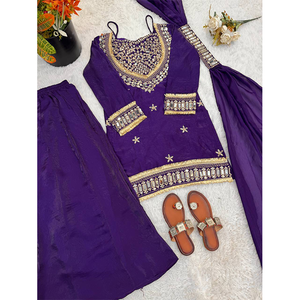 Nueva Colección de Trajes Sharara de Seda Fendi Pura Estilo Bollywood con Bordado de Espejos y Encaje para Bodas en Venta - Product Image 1