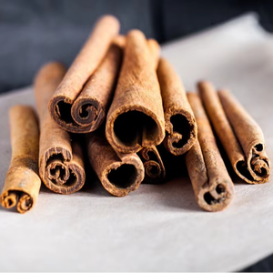 อบเชยแท่งเกรดสูง อบแห้งตามธรรมชาติ คัดสรรอย่างดีเพื่อคุณภาพที่สม่ำเสมอ จำหน่ายแบบขายส่ง - Product Image 1