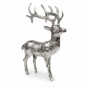 Décoration de table de Noël en métal argenté, renne, sculpture d'accent animalier, thème hivernal, design traditionnel - Product Image 1