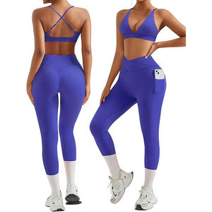 Ensemble de yoga réfléchissant pour femme : soutien-gorge de sport et leggings taille haute pour la course nocturne, haute visibilité, en nylon et élasthanne, vêtements de sport actifs - Product Image 1