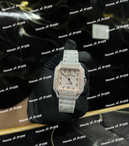 Reloj de lujo con esfera romana estilo Iced Out, de acero inoxidable, con bisel de diamantes VVS cultivados en laboratorio y visualización de fecha, para hombre y mujer. - Product Image 1