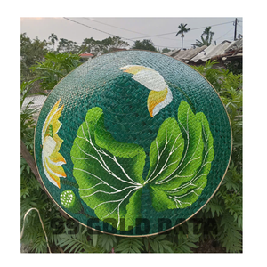 Chapeau conique traditionnel vietnamien en feuilles de palmier, fait main, idéal pour les boutiques de cadeaux - Product Image 5