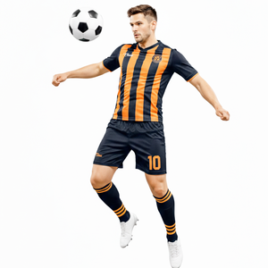 Uniforme de Fútbol Unisex OEM con Colores Personalizados, Camiseta de Poliéster de Alta Calidad de Secado Rápido con Conjunto de Pantalones Cortos, Se Acepta Logotipo Personalizado - Product Image 1